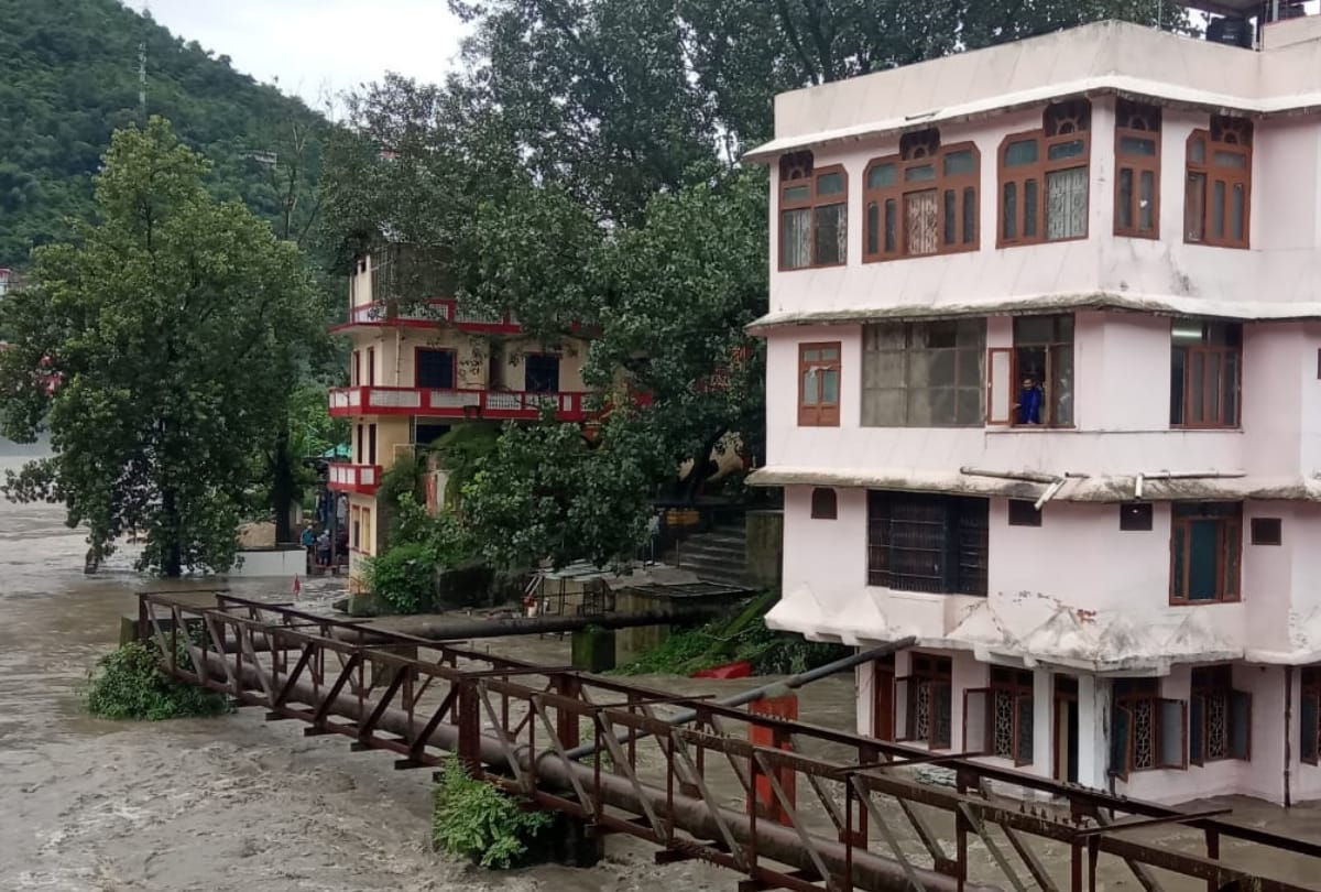 Pictures of damage to roads houses due to heavy rain in himachal