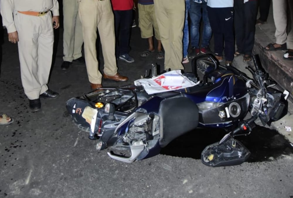 Bike riders injured during stunts in Gomati Nagar in Lucknow.