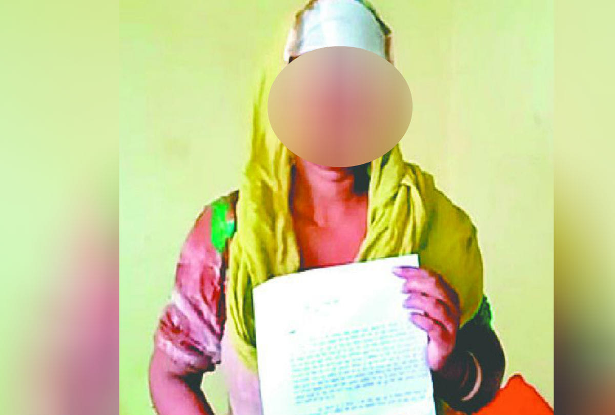 Husband Gives triple talaq wife Due to dowry Kasganj News