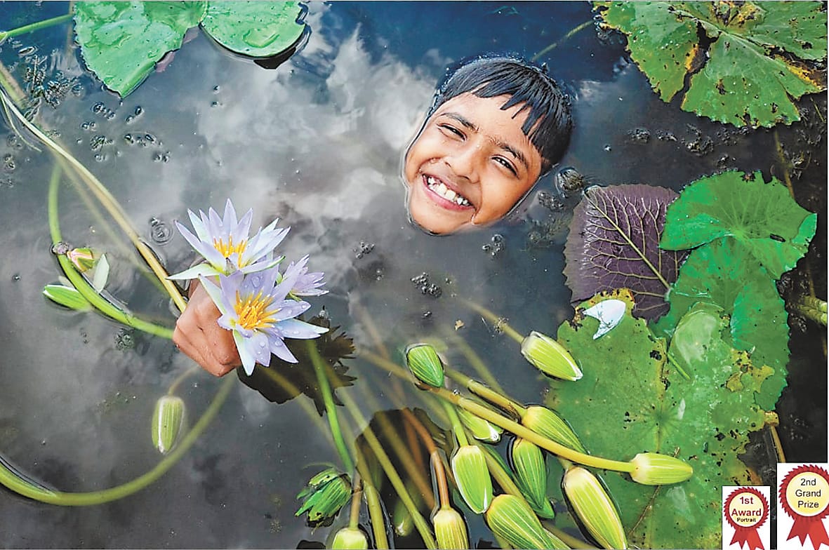 Third Grand Prize of Photography Competition to Yashpal of Prayagraj