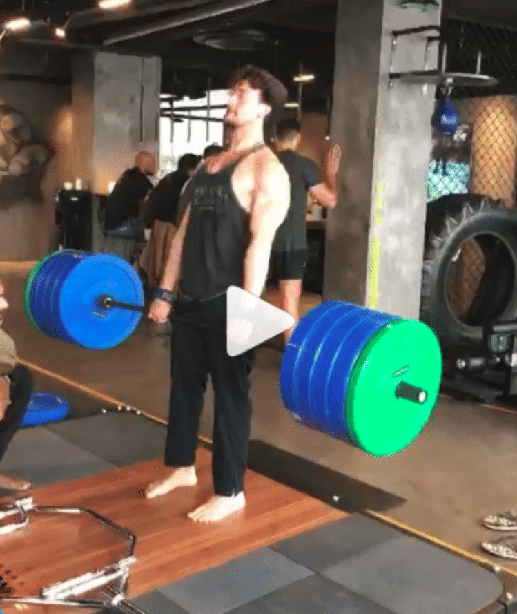 tiger shroff workout session when he lifts 200 kg ishaan khatter reaction