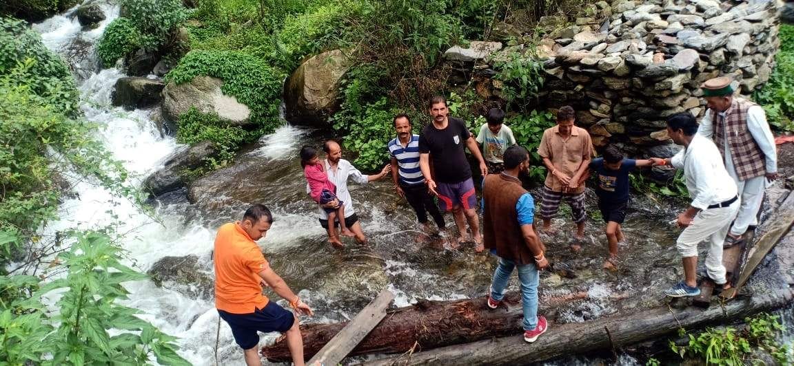 150 families lost contact due to flow of culvert