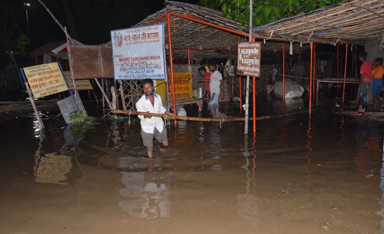 Water reaches Ganga-Yamuna, latte Hanuman temple