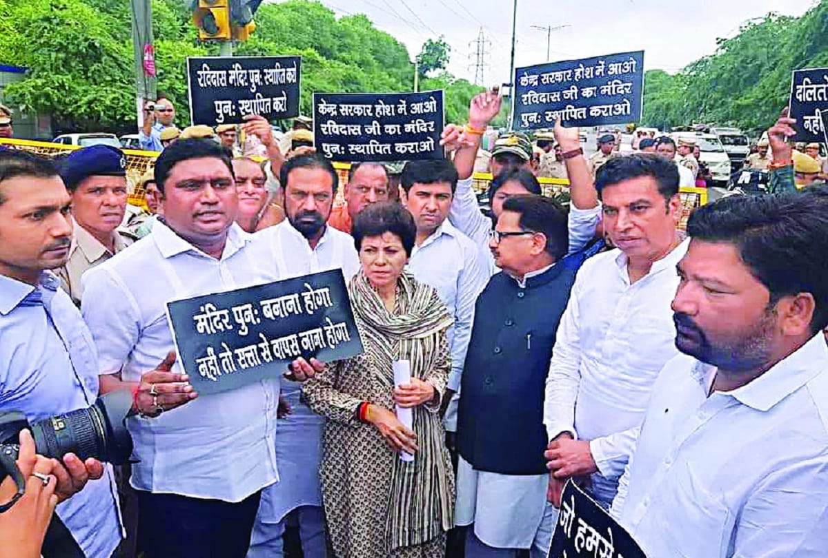 Protest at Jantar Mantar on  wednesday over saint Ravidas temple 