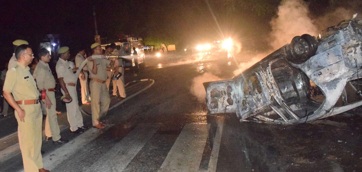 crime in kasganj, burn car
