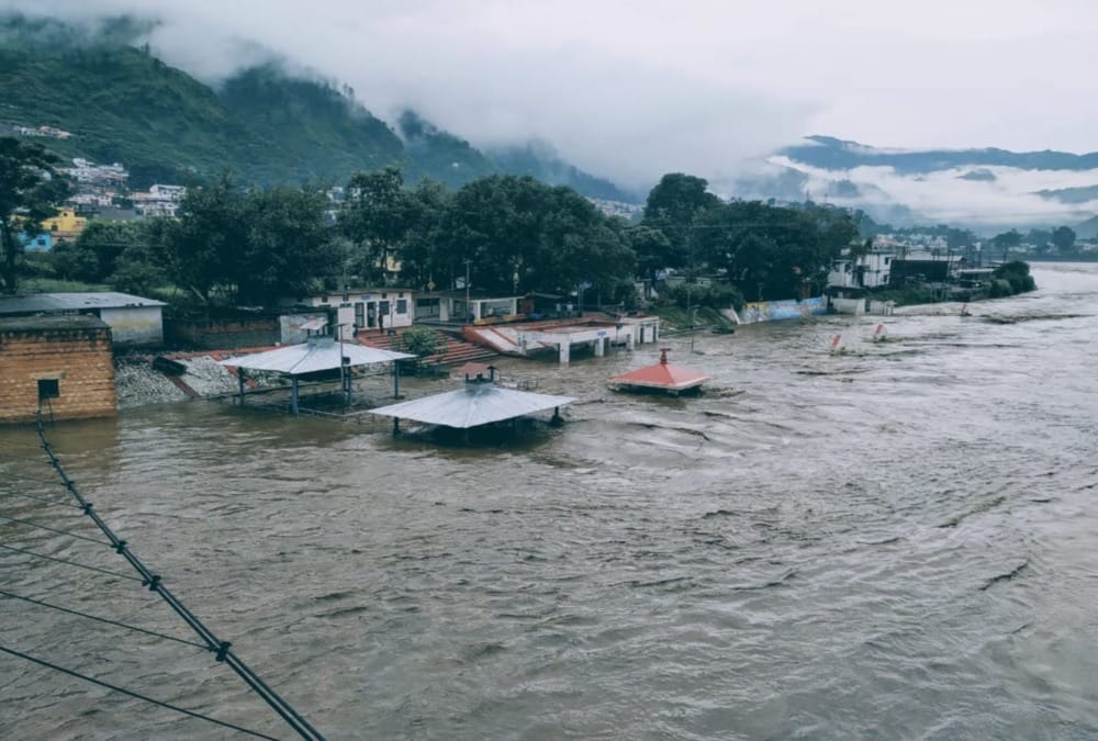 Alaknanda And Bhagirathi River crossed danger level in devprayag panic in public