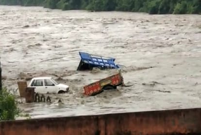 21 people killed after Heavy rain and landslide in Himachal pradesh 887 roads closed