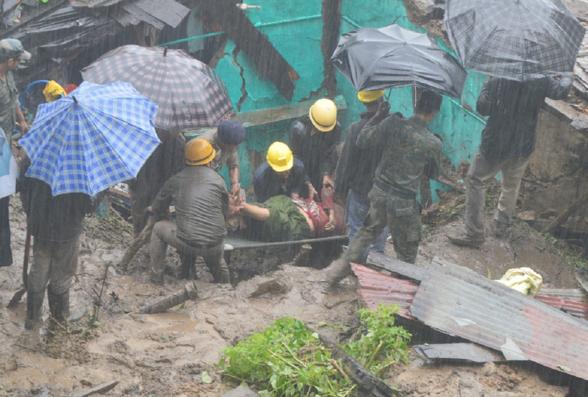 21 people killed after Heavy rain and landslide in Himachal pradesh 887 roads closed