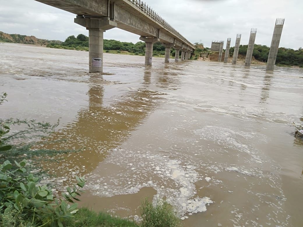 Boom in pachand, Cut off contact between Madhya Pradesh and Etawah
