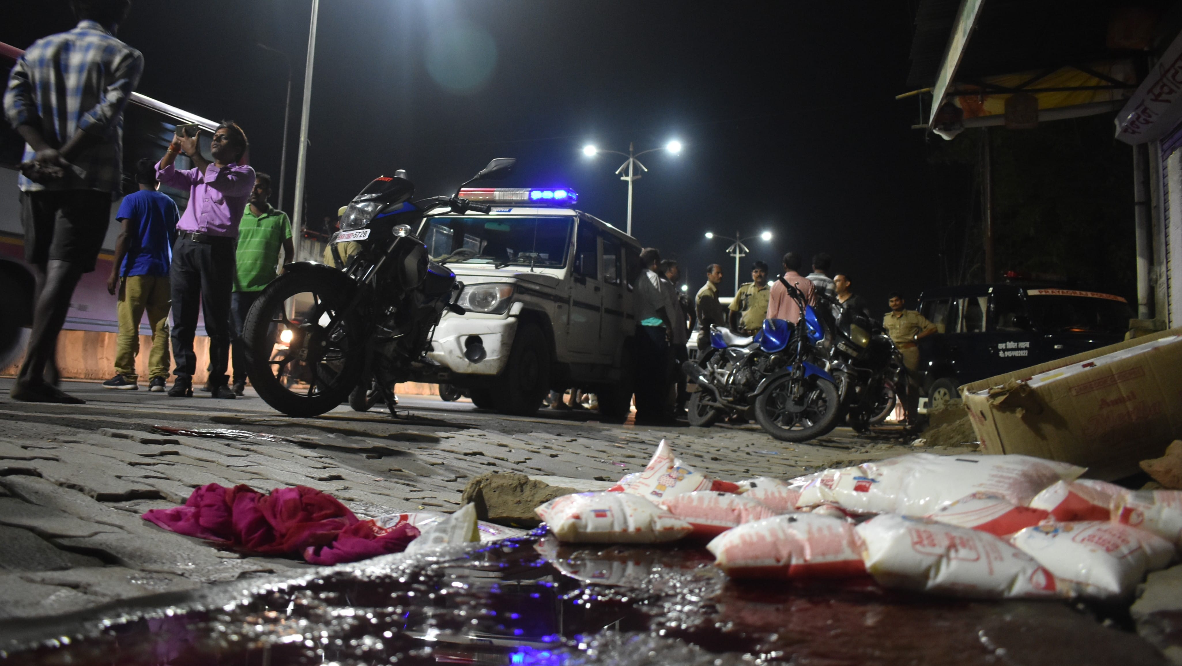 Bloody game in public, two killed