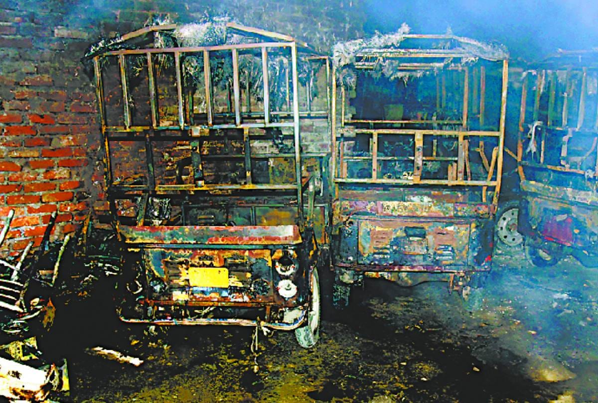 Fire broke out in a charging godown of a e rickshaw.