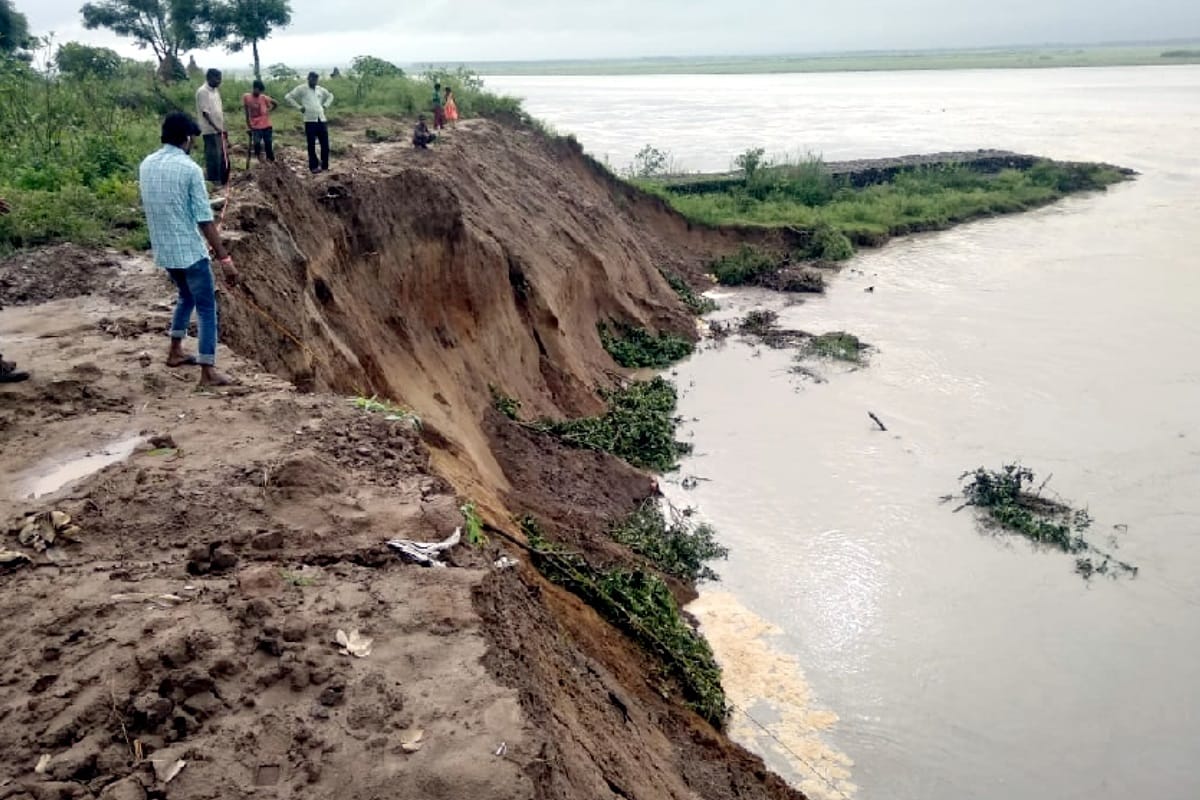 ganga river reached above danger mark in western UP, flood in Onshore areas in Meerut
