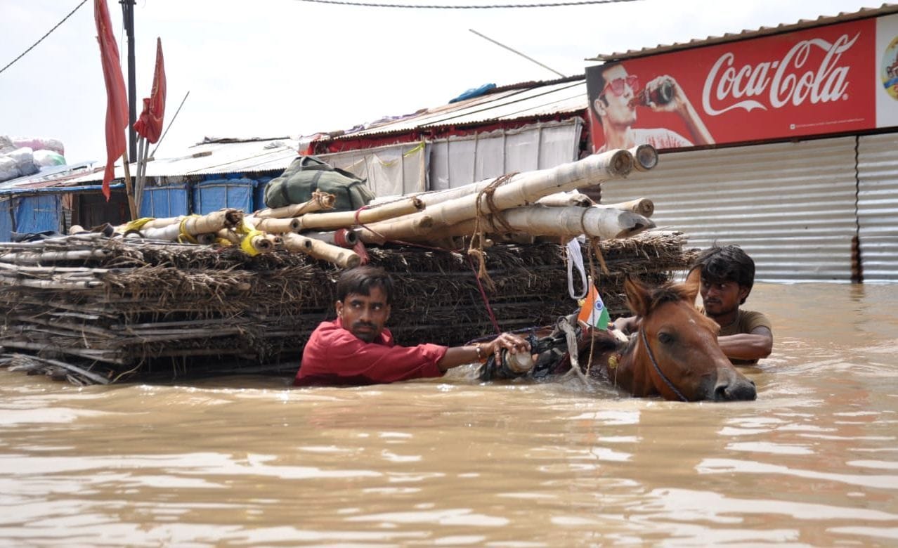 Ganges-Yamuna, latte Hanuman temple flooded