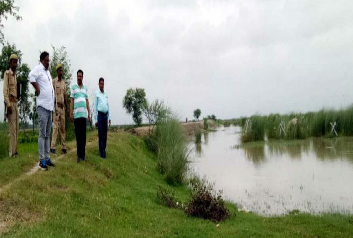 medium flood Signs in Ganga River Kasganj News In Hindi