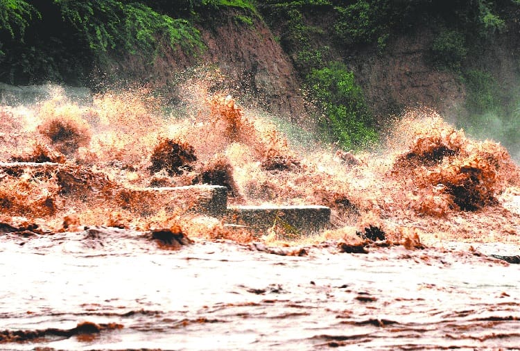 Heavy Rainfall in Chandigarh Panchkula Mohali, Sukhna Lake, Ghaggar River, Monsoon Alert