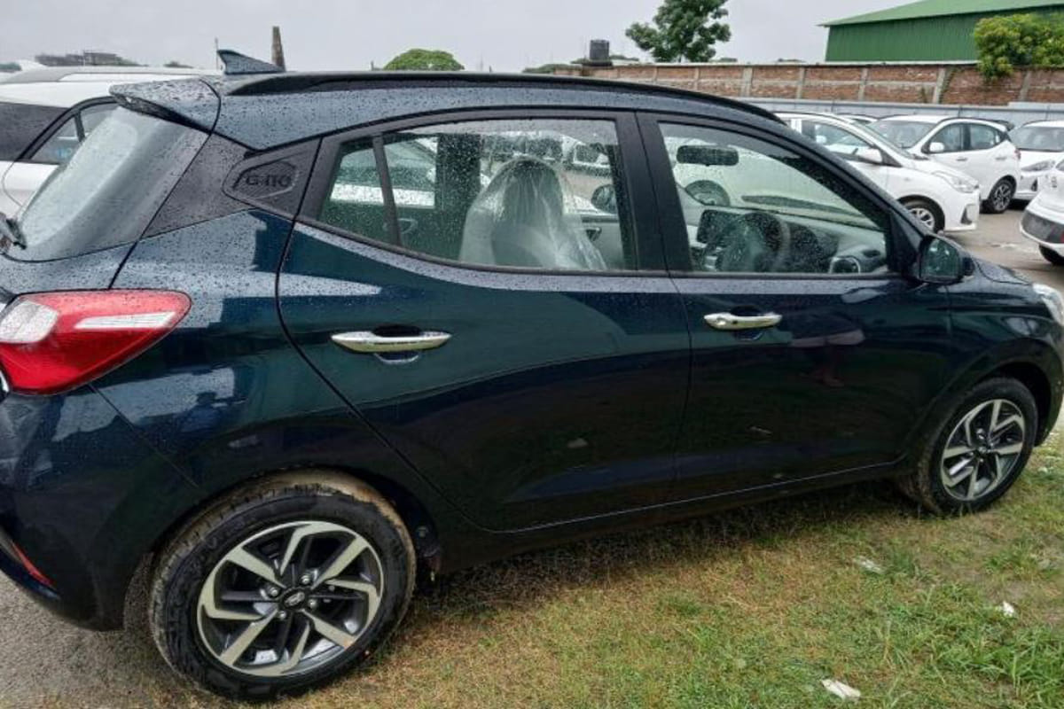 Hyundai Grand i10 Nios Spotted at Dealership all images leaked