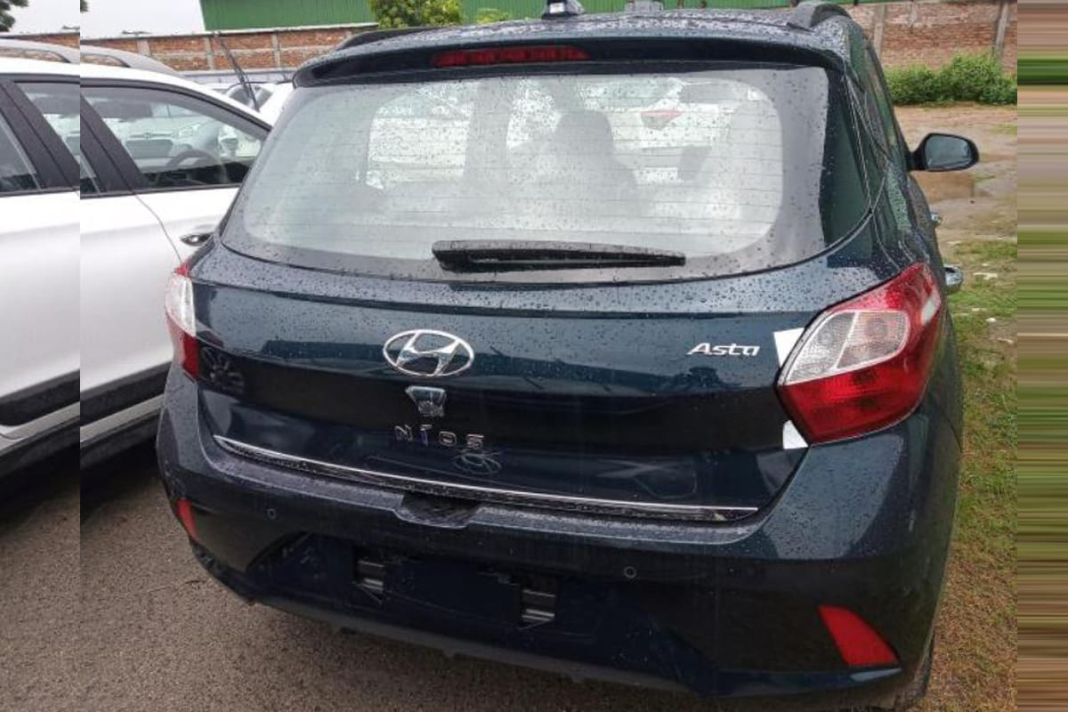 Hyundai Grand i10 Nios Spotted at Dealership all images leaked