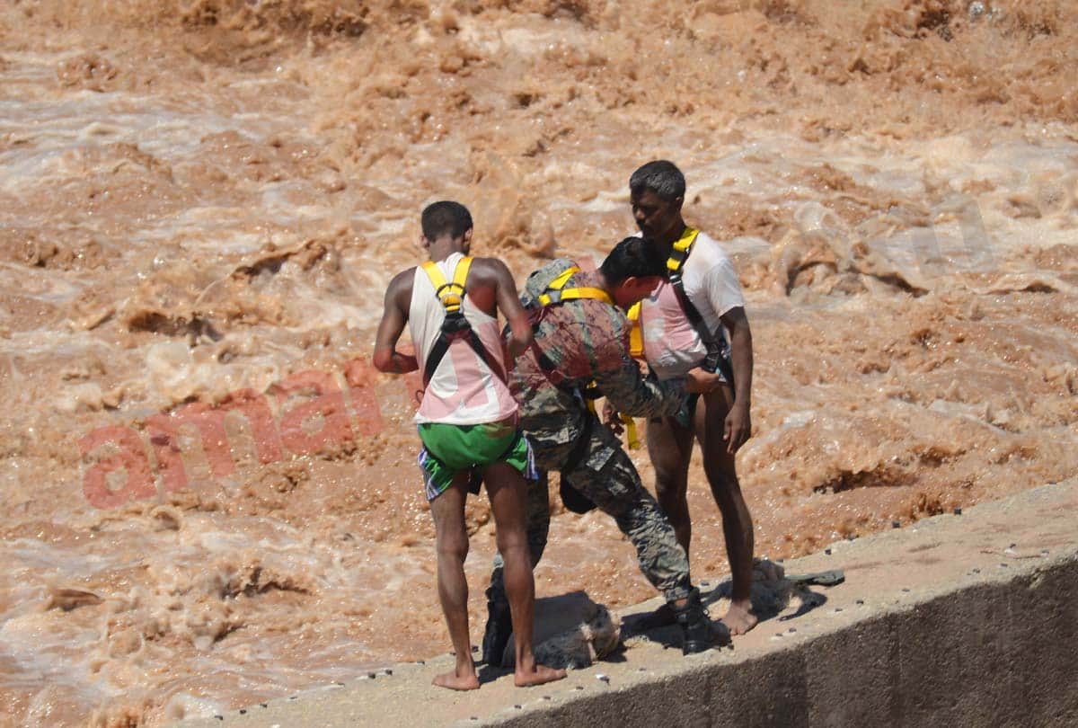three persons have been rescued after they got stuck near a bridge in JAMMU in Tawi river