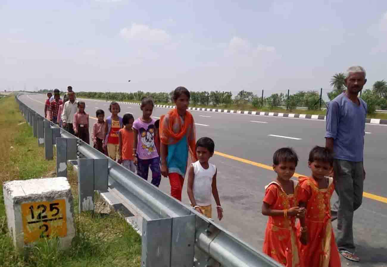 Children's suffer difficulties going to school in etawah