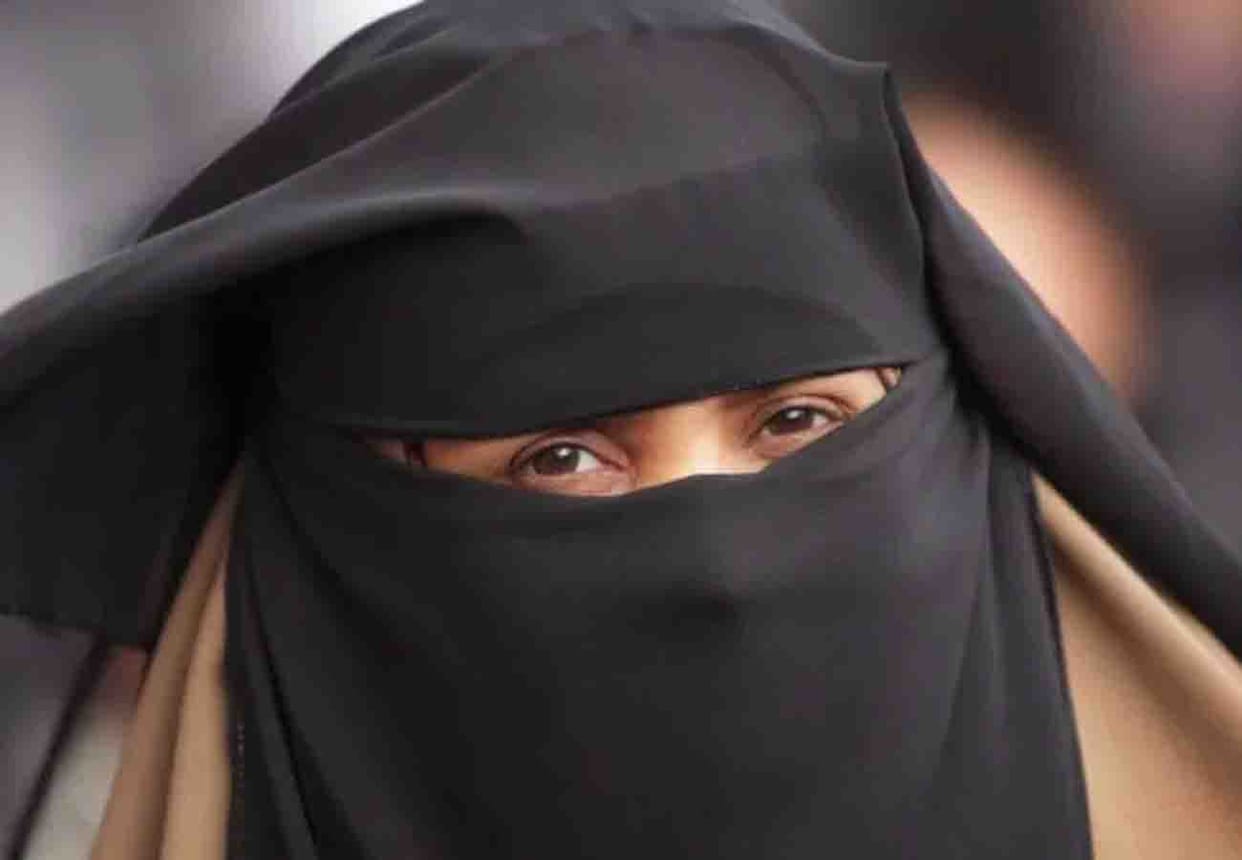 Salman wear burkha reached kanpur Central