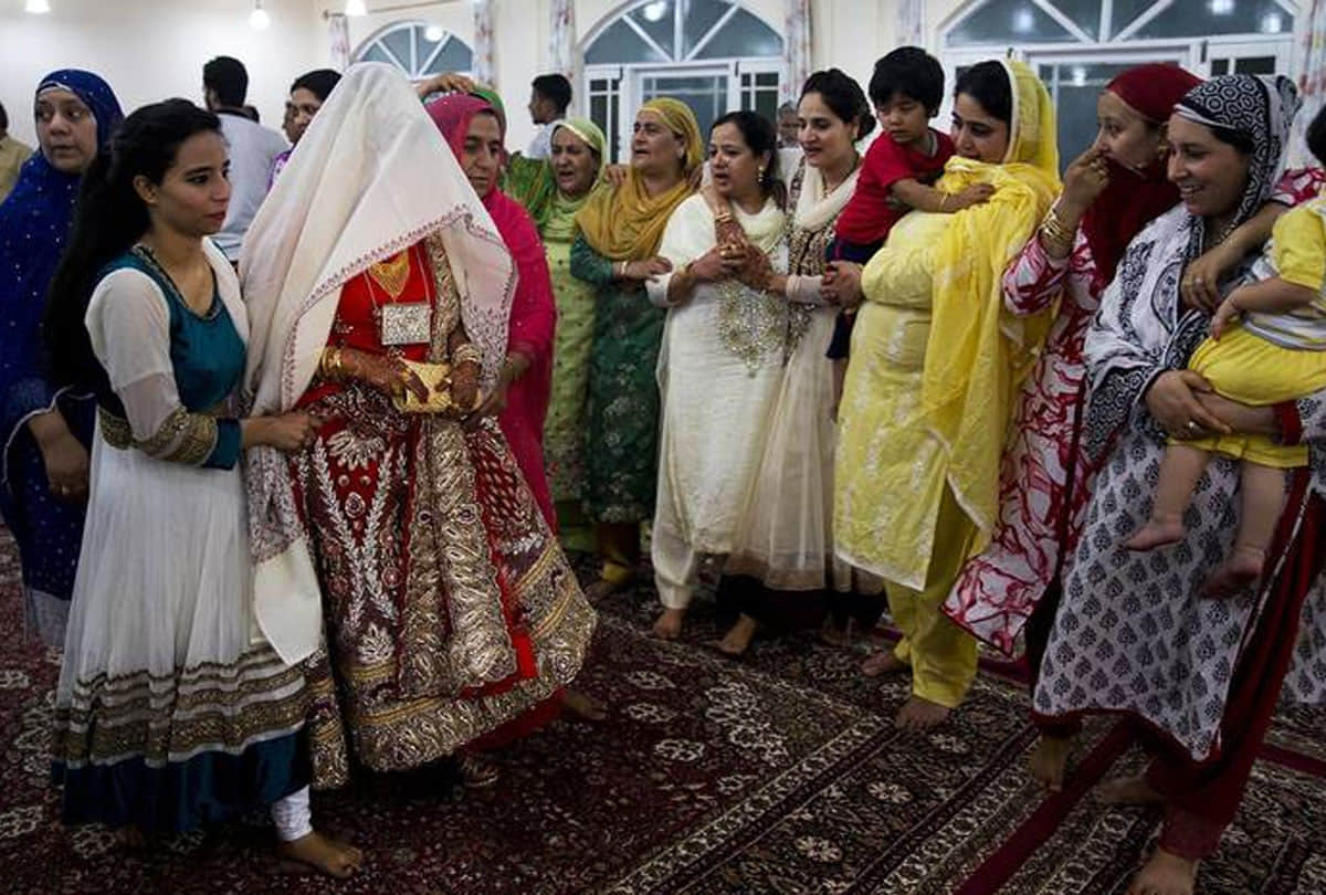 No lavish weddings in Kashmir Marriage, Mutton sellers, wazwan cooks, jewellers pay the price