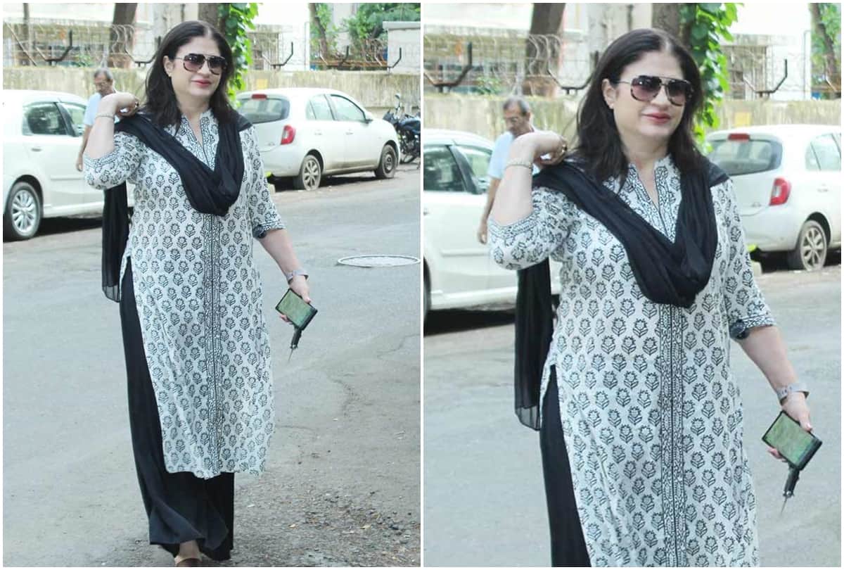 celebs came to offer their condolences at Vidya Sinha prayer meet