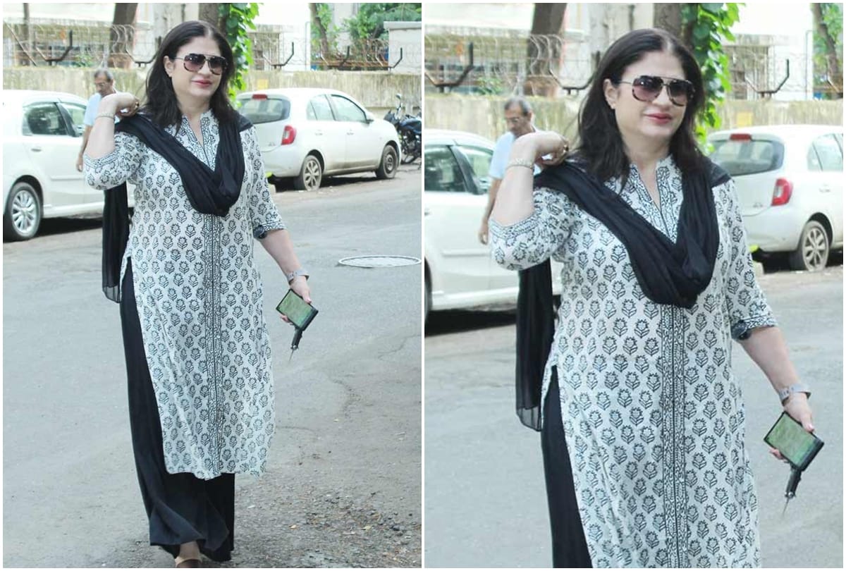 celebs came to offer their condolences at Vidya Sinha prayer meet