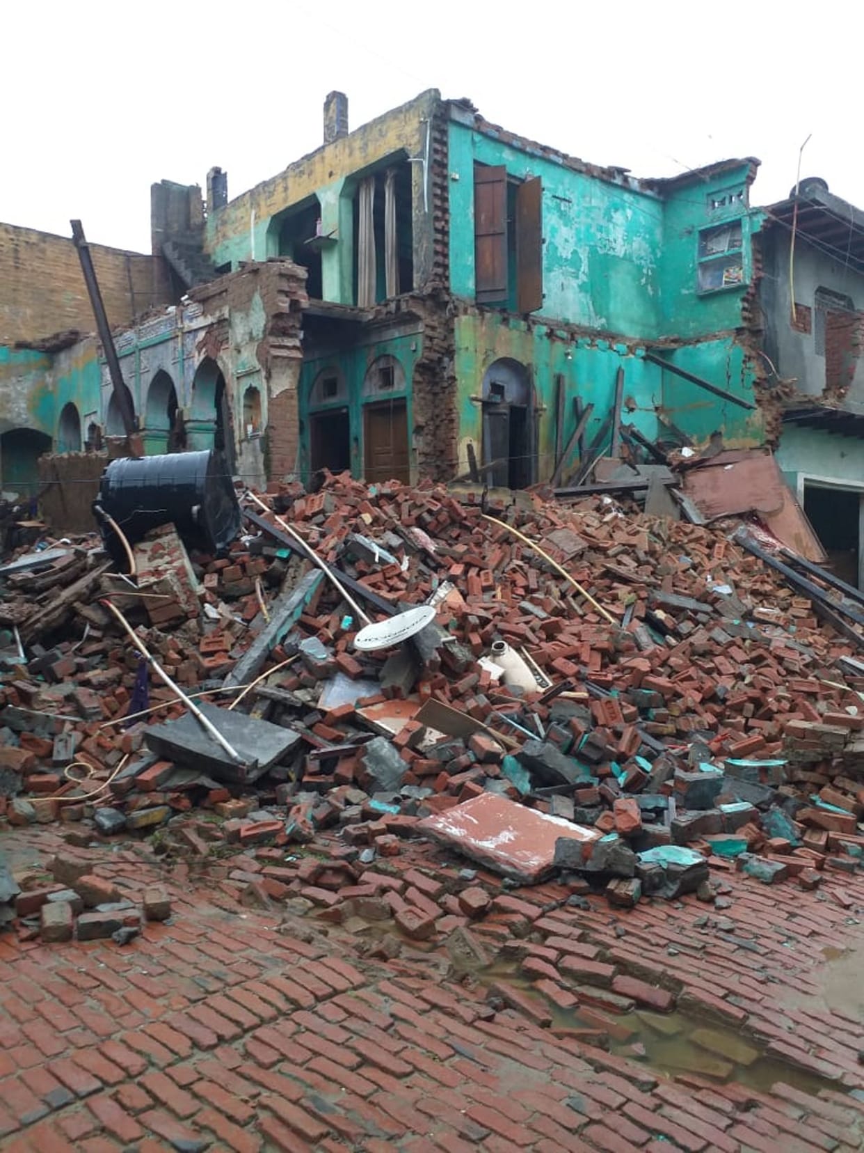 Life disrupted due to rain 10 houses collapsed