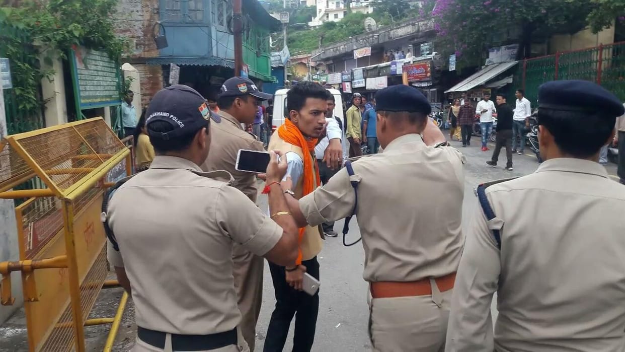 police chased the students