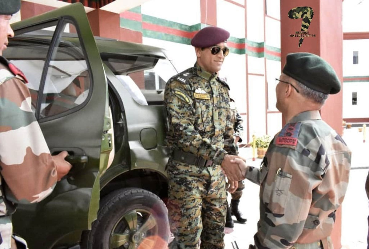 Mahendra Singh Dhoni New Look After Completing His Army Training In Awantipora Jammu Kashmir