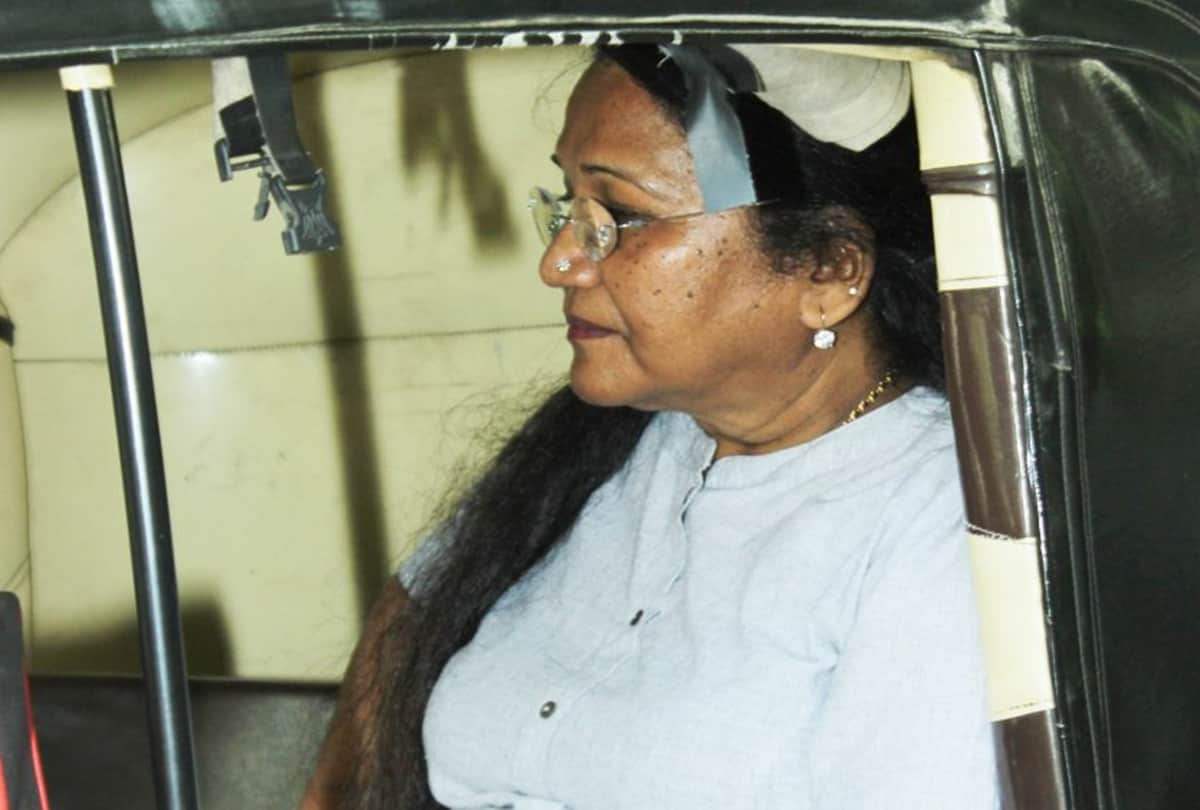 celebs came to offer their condolences at Vidya Sinha prayer meet