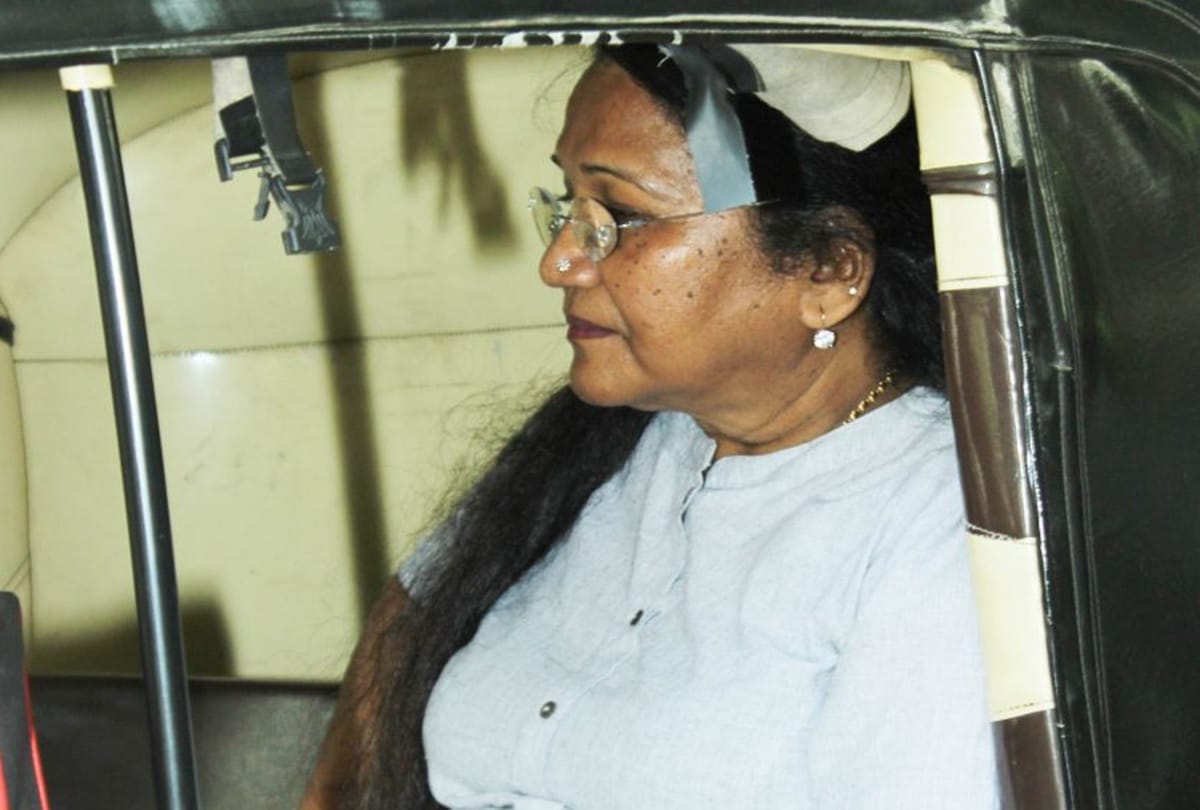 celebs came to offer their condolences at Vidya Sinha prayer meet