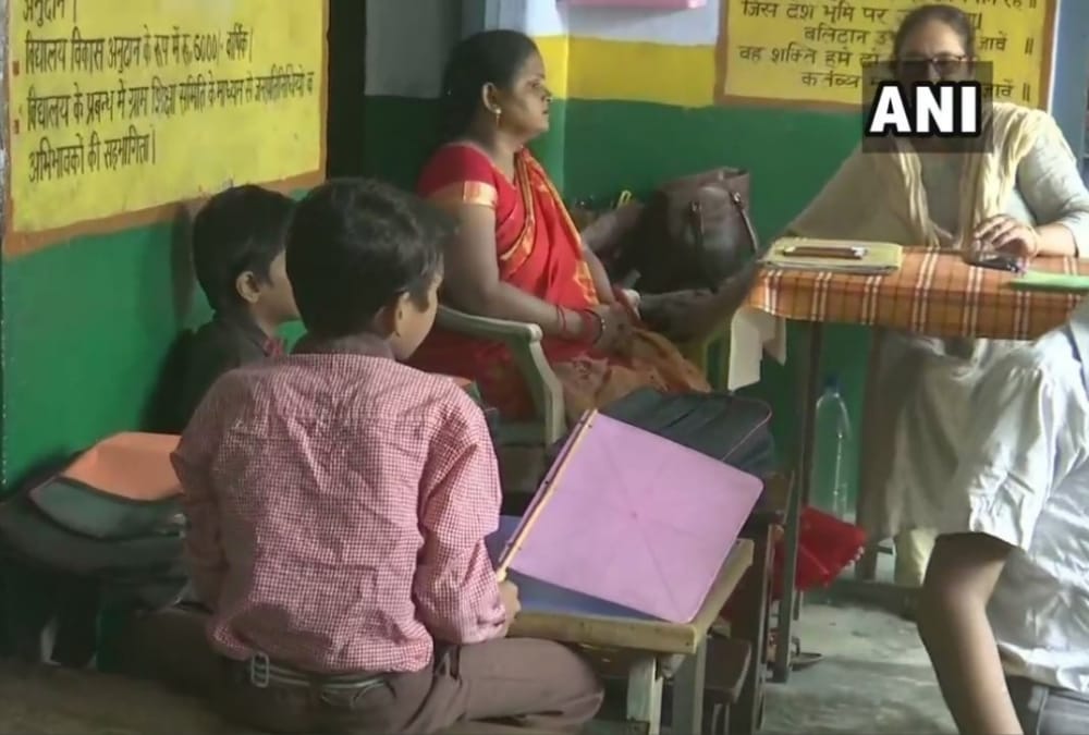 No water no electricity in primary school in Lucknow.