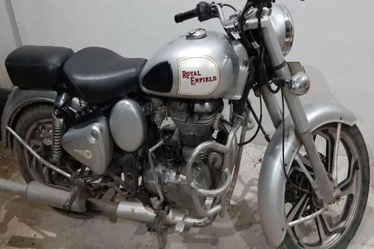 Bullet stolen for hobby, two cab drivers arrested