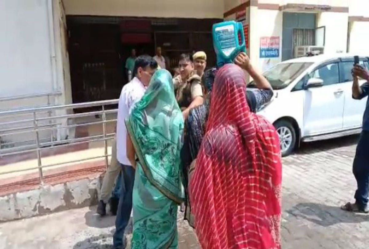 babalu yadav family attempted self immolation outside SSP office agra