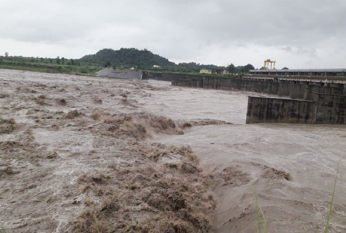 flood alert yamuna river water level reached danger mark in agra