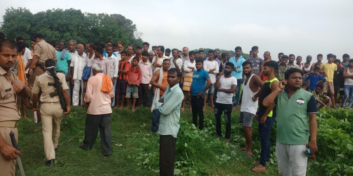 After killing the shopkeeper, the dead body was thrown in the field