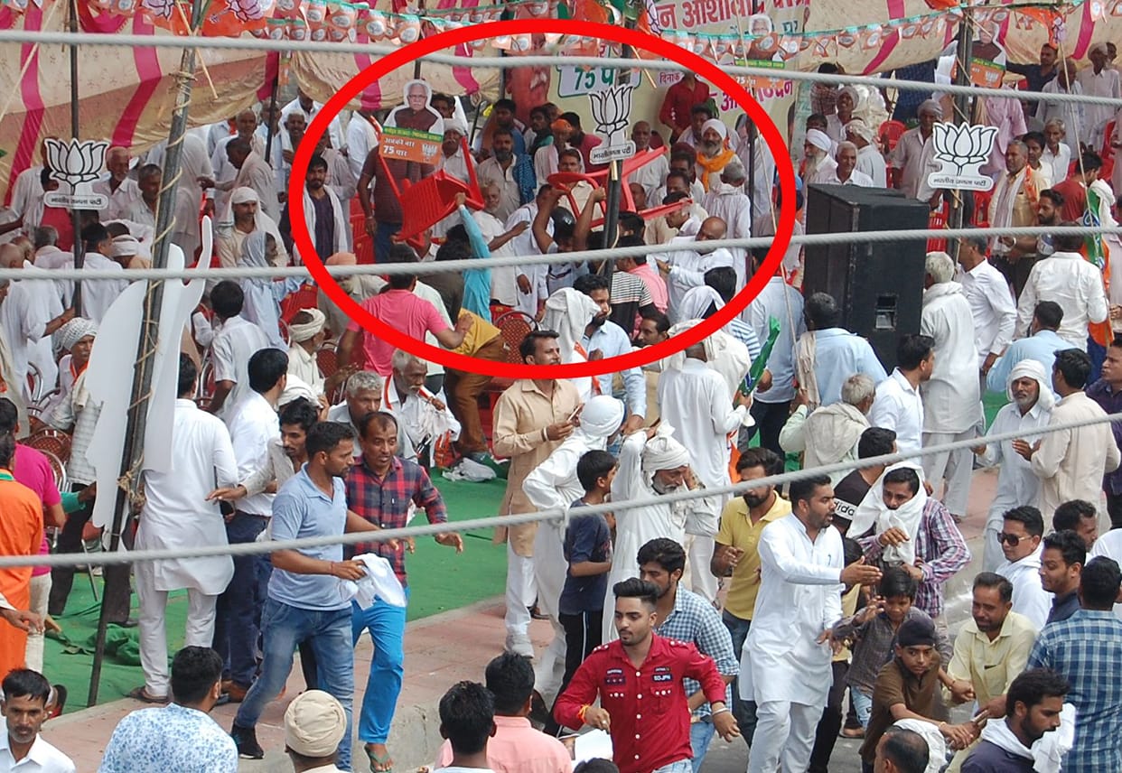 Former MLAs Leela Ram and Narendra Gurjar supporters lathis at Lord Parshuram Chowk before CM's arrival