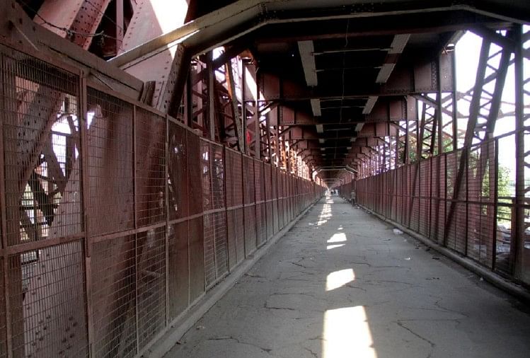 way clear for making dilapidated road of iron bridge