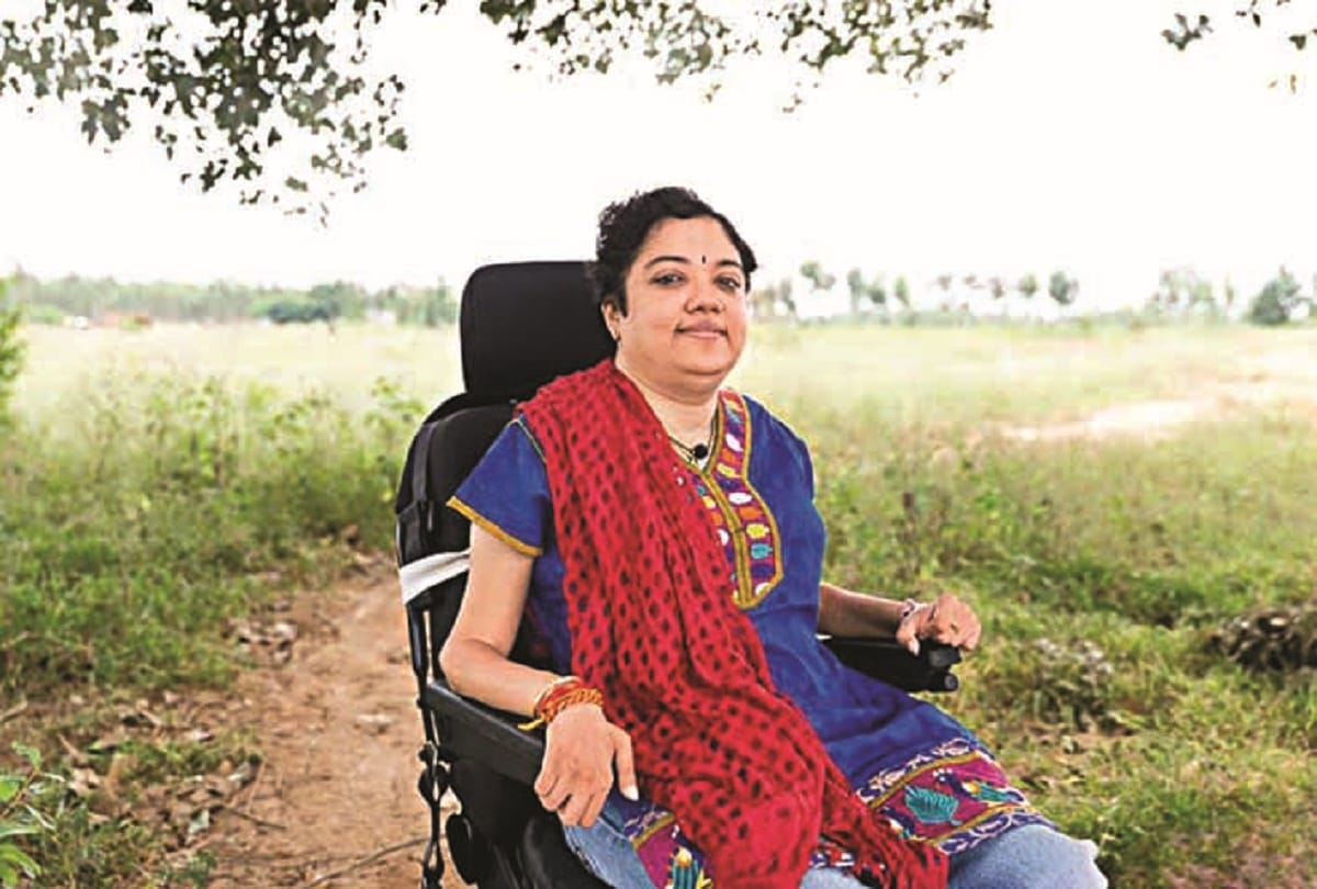 Teaching others to walk in wheelchairs
