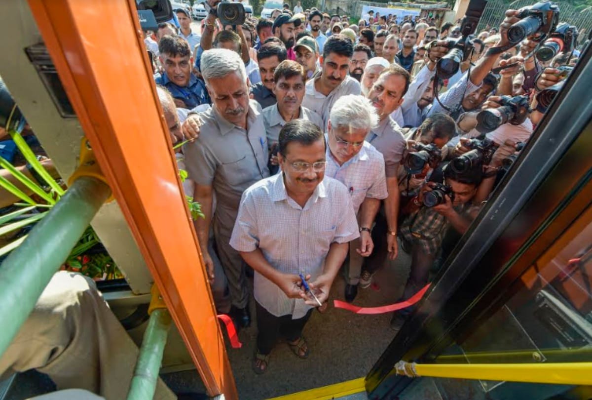 Kejriwal flags off 25 new buses with full facilities