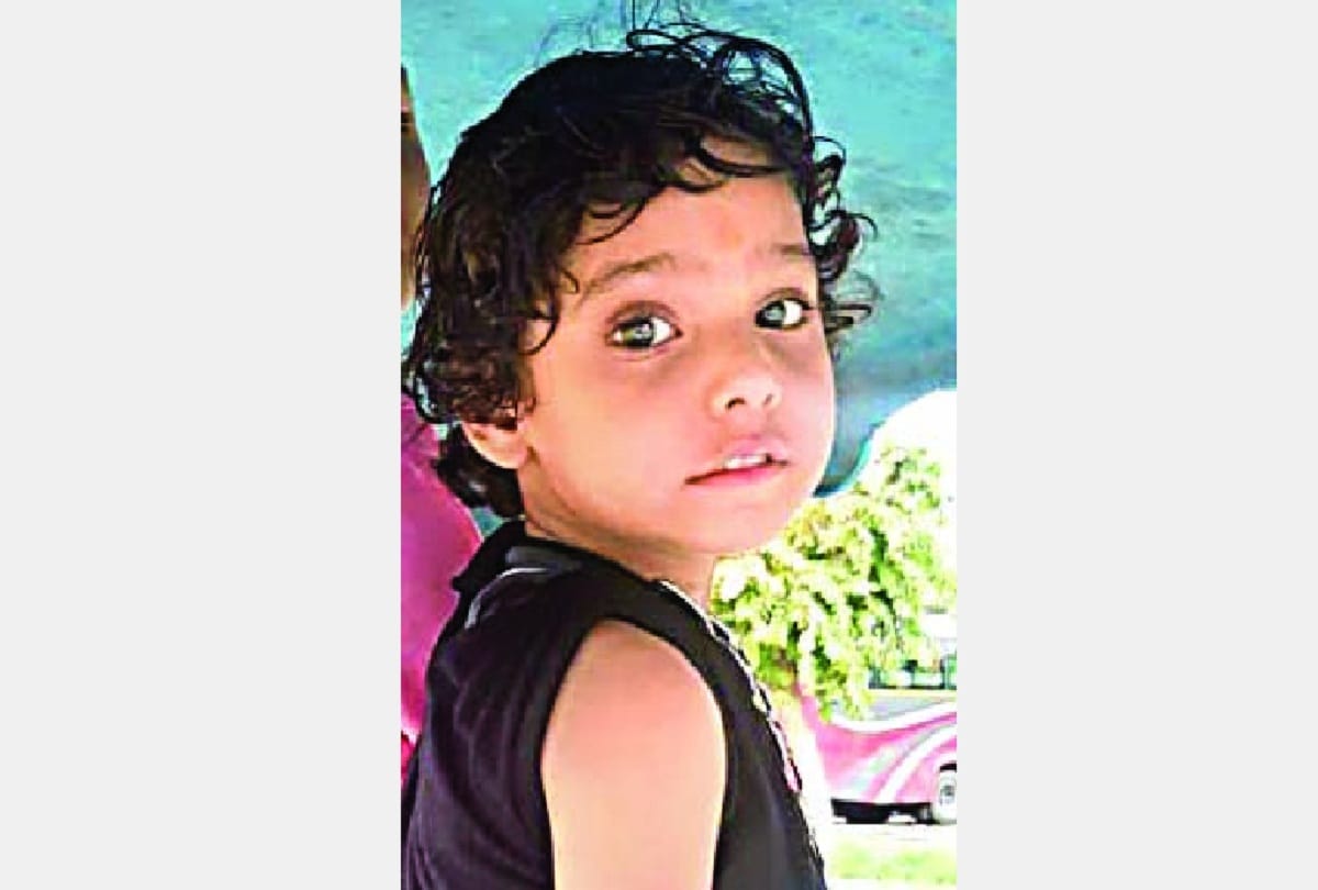 roof of house collapsed in Karaval Nagar girl died