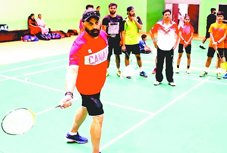 canada olympic coach ram naiyar in chandigarh with badminton team