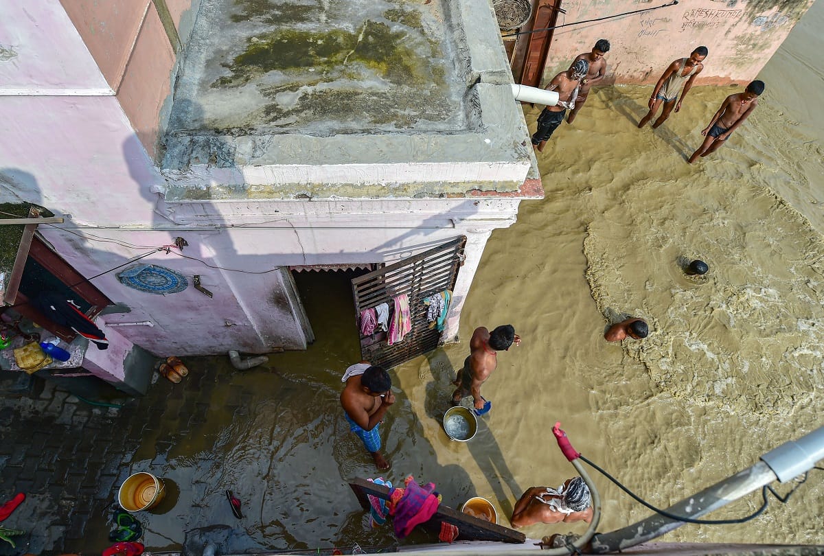 See the latest photos of yamuna river flood in delhi