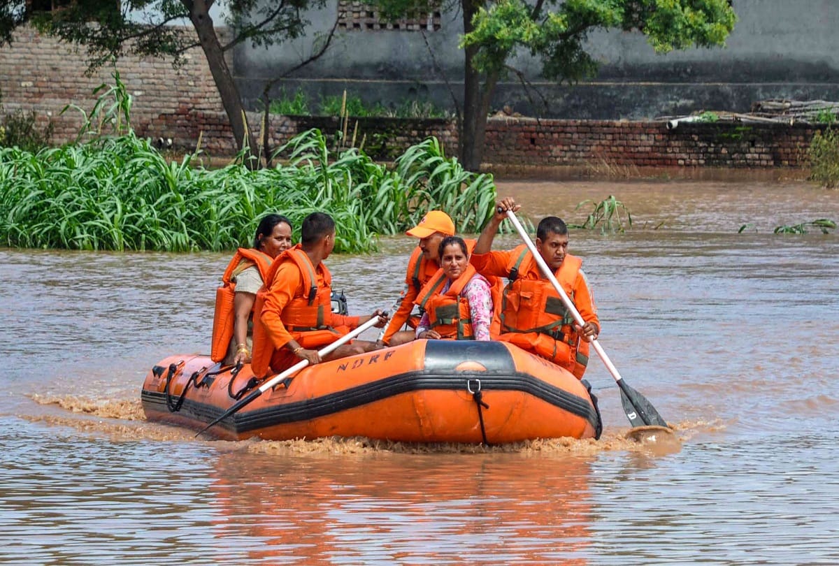 See the latest photos of yamuna river flood in delhi