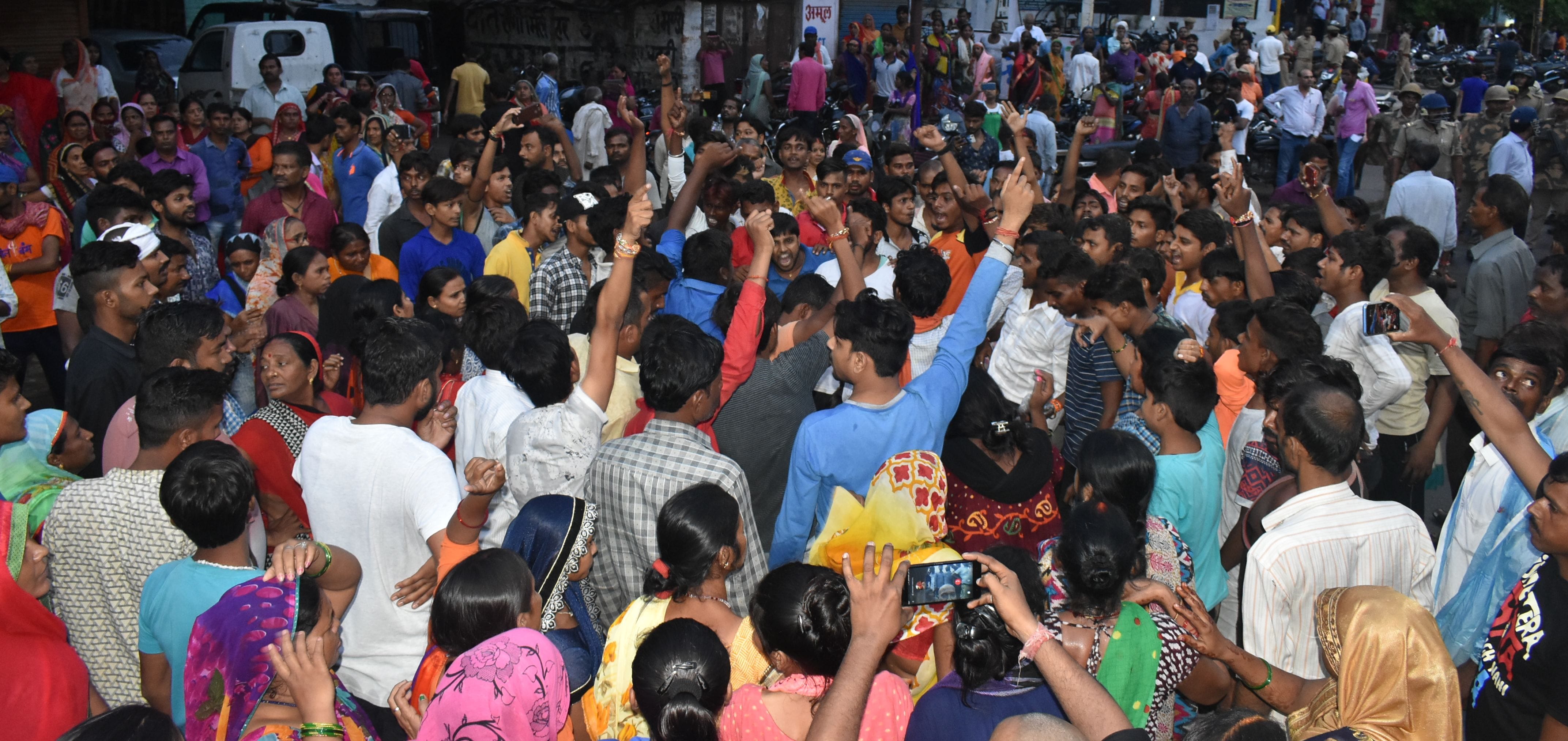 Triple Murder Case: Considering the body for one and a half hours, fierce commotion