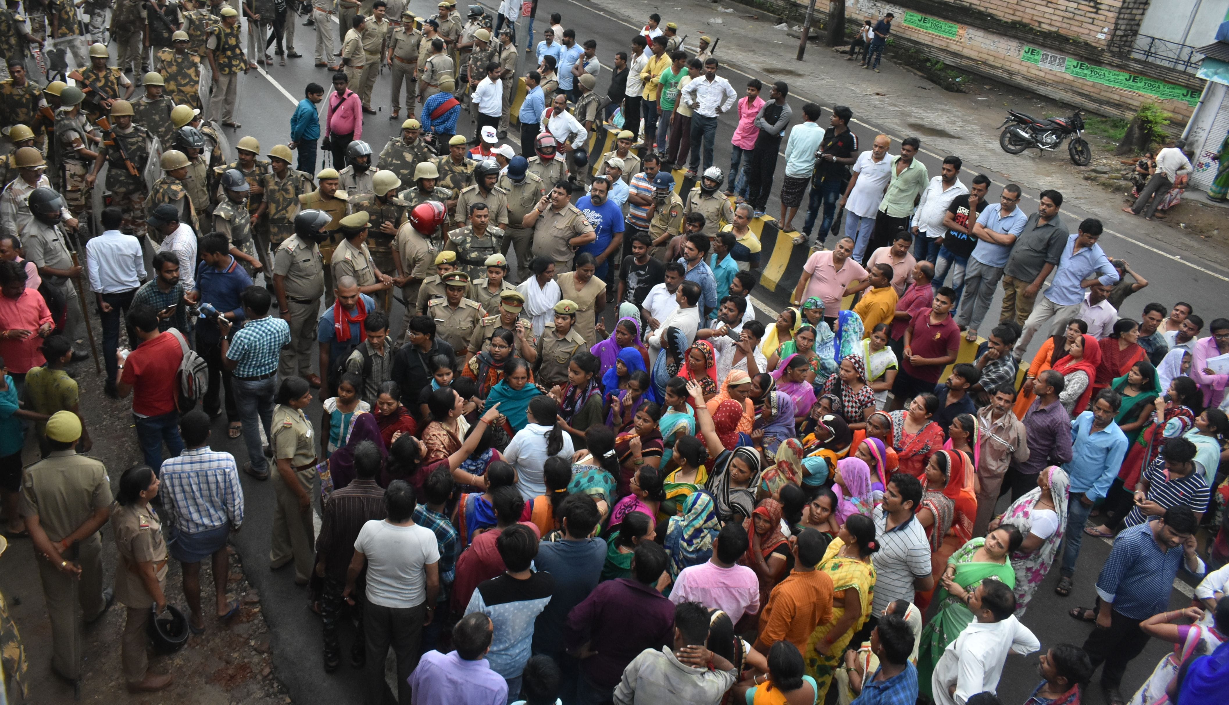 Triple Murder Case: Considering the body for one and a half hours, fierce commotion