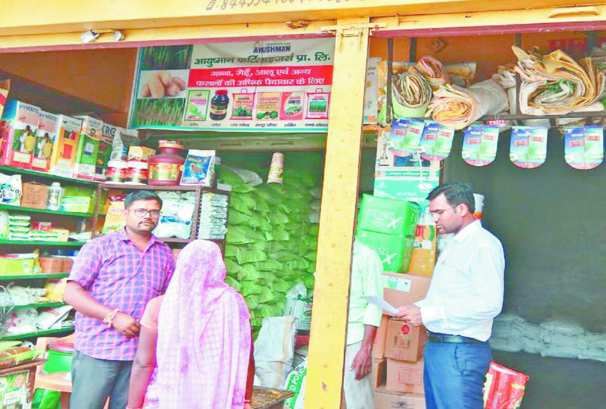 Shopkeepers selling fake fertilizers to farmers in Mainpuri