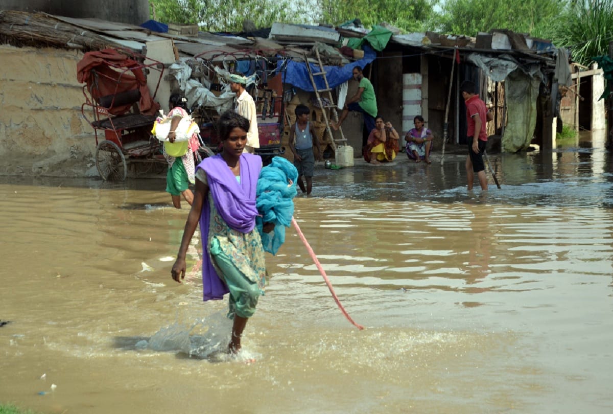 Instructions to evacuate Khadar due to flood possiblity in delhi