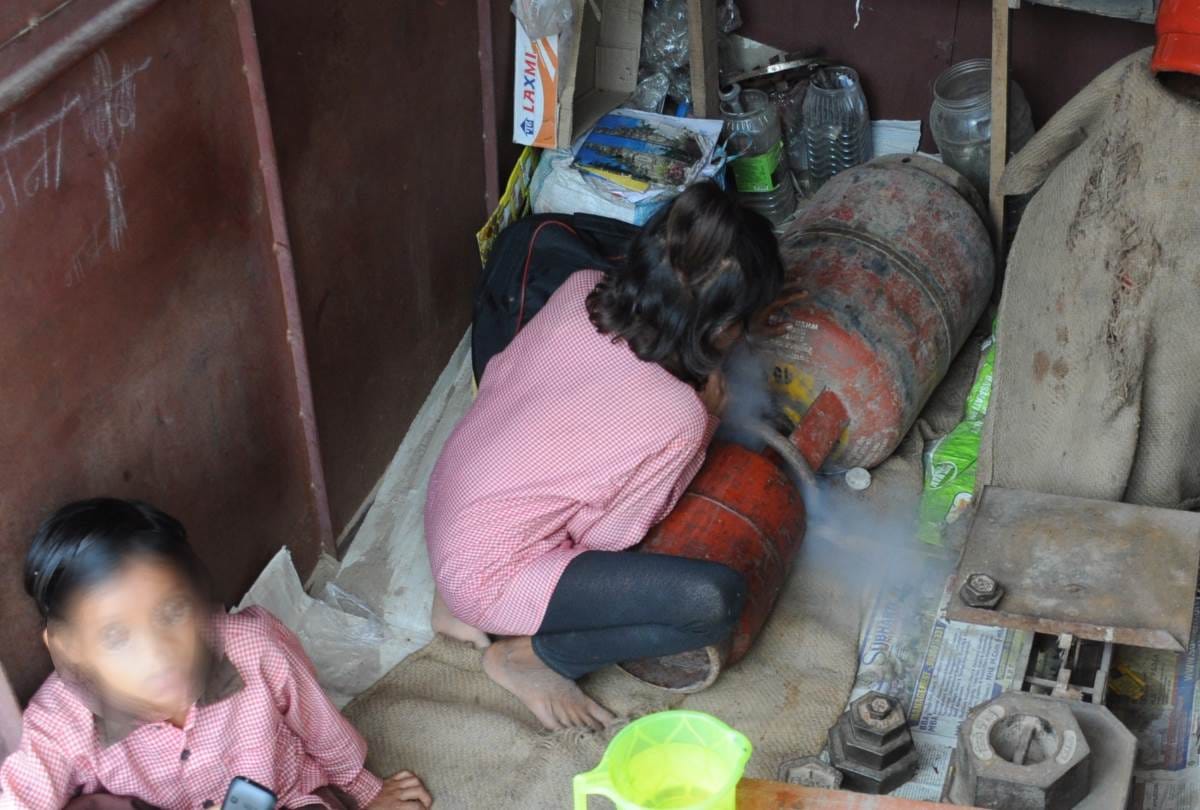 illicit refilling of domestic lpg cylinder by minors in lucknow